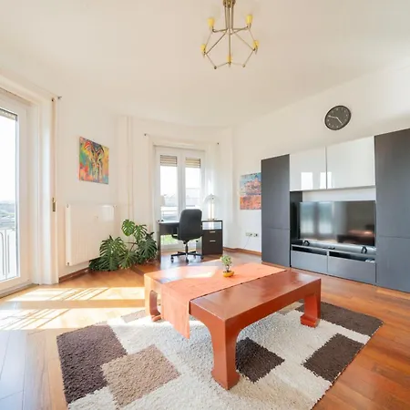 Aurelia Art Deco With Panoramic Views Danube Apartment